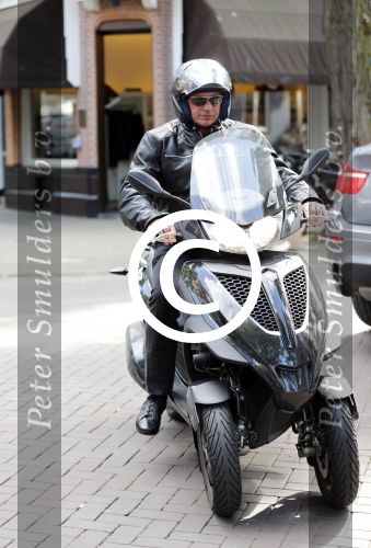 Amsterdam 6 september 2012
Willem Holleeder op zijn nieuwe piaggio MP3.
Peter Smulders bv
