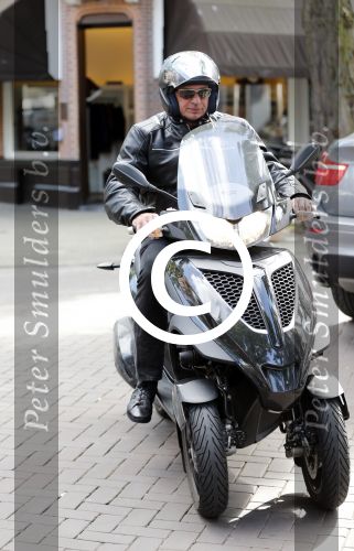Amsterdam 6 september 2012
Willem Holleeder op zijn nieuwe piaggio MP3.
Peter Smulders bv