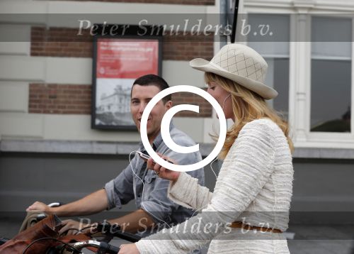 Amsterdam 29 augustus 2012
Noortje Herlaar en William Spaaij op de fiets in Amsterdam.
Peter Smulders bv