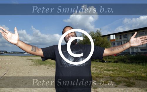 Amsterdam 3 september 2012
Presentatie deelnmemers expeditie Robinson bij strand west . Willie Wartaal
Peter Smulders bv