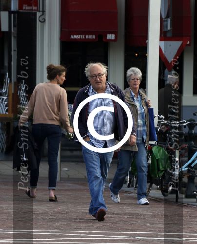 Amsterdam 1 september 2012
Youp v t Hek met mobieltje op straat.
Peter Smulders bv