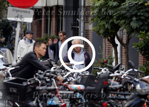 Amsterdam 1 september 2012
Youp v t Hek met mobieltje op straat.
Peter Smulders bv