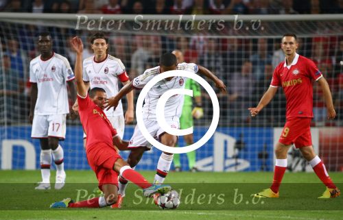 Eindhoven, 20 Augustus 2013
3e Voorronde CL PSV-AC Milan, eindstand 1-1
Adam Maher in duel met Urby Emanuelson
Foto Peter Smulders BV