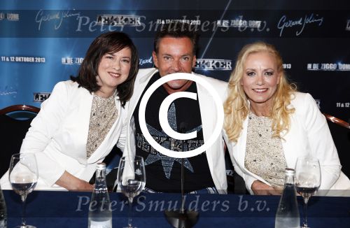 Amsterdam 8 augustus 2013
Gerard Joling en Caren Maywood en Alice Maywood tijdens persconferentie in het Amstel hotel waar ze aankondigen weer op te gaan treden tijdens concert Gerad Joling in het ziggo dome.
Peter Smulders bv