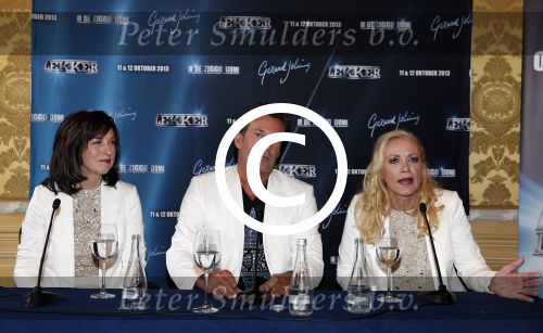 Amsterdam 8 augustus 2013
Gerard Joling en Caren Maywood en Alice Maywood tijdens persconferentie in het Amstel hotel waar ze aankondigen weer op te gaan treden tijdens concert Gerad Joling in het ziggo dome.
Peter Smulders bv