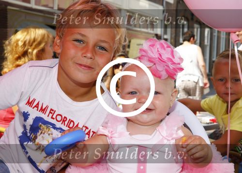 Scheveningen Den Haag 23 augustus 2013
Angelina de dochter van Michael v d Plas en Samantha de Jongh ( Barbie) viert haar eerste verjaardag in Barbys cafe.
Peter Smulders bv