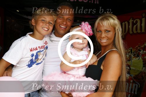 Scheveningen Den Haag 23 augustus 2013
Angelina de dochter van Michael v d Plas en Samantha de Jongh ( Barbie) viert haar eerste verjaardag in Barbys cafe.
Peter Smulders bv