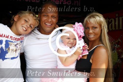 Scheveningen Den Haag 23 augustus 2013
Angelina de dochter van Michael v d Plas en Samantha de Jongh ( Barbie) viert haar eerste verjaardag in Barbys cafe.
Peter Smulders bv