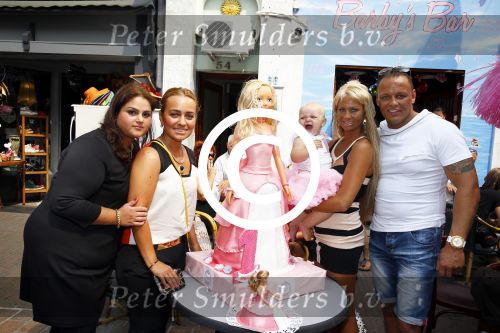 Scheveningen Den Haag 23 augustus 2013
Angelina de dochter van Michael v d Plas en Samantha de Jongh ( Barbie) viert haar eerste verjaardag in Barbys cafe.
Peter Smulders bv