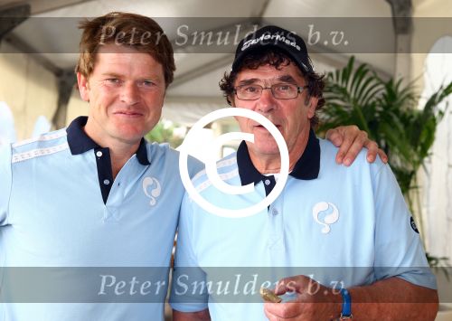 Zandvoort, 7 Augustus 2013
KLM Charity Challenge gespeeld op de Kennemer Golfclub met veel BN-ers.
Beau v Erven Dorens met wim v Hanegem
Foto Peter Smulders BV