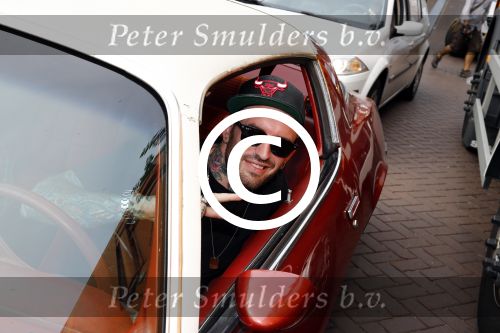 Amsterdam 6 september 2013
Ben Saunders met een vriend in zijn chevrolet Camaro uit 1977 op de grachten van Amsterdam