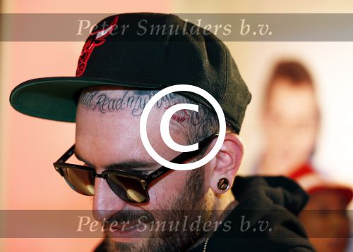 Amsterdam 14 augustus 2013
Ruud Feltkamp opent the concept store van Coca cola op de kalverstraat. Ben Saunders is ook aanwezig. Bwn met tatoo van mondje lippen dochter
Peter Smulders bv