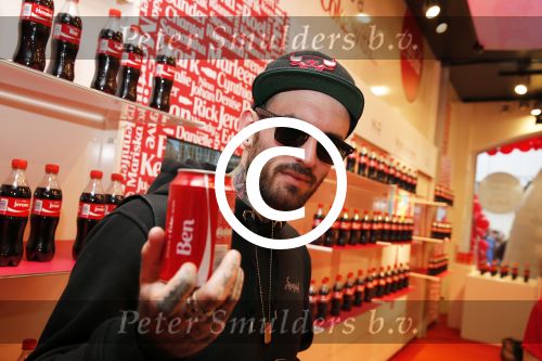 Amsterdam 14 augustus 2013
Ruud Feltkamp opent the concept store van Coca cola op de kalverstraat. Ben Saunders is ook aanwezig.
Peter Smulders bv