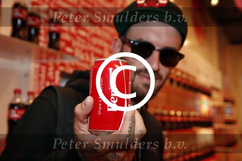 Amsterdam 14 augustus 2013
Ruud Feltkamp opent the concept store van Coca cola op de kalverstraat. Ben Saunders is ook aanwezig.
Peter Smulders bv