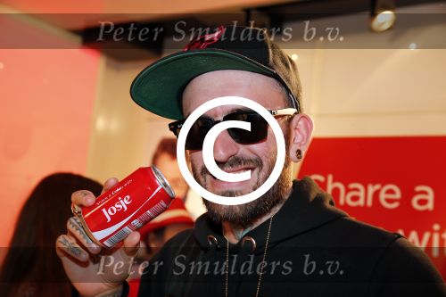 Amsterdam 14 augustus 2013
Ruud Feltkamp opent the concept store van Coca cola op de kalverstraat. Ben Saunders is ook aanwezig.
Peter Smulders bv