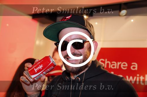 Amsterdam 14 augustus 2013
Ruud Feltkamp opent the concept store van Coca cola op de kalverstraat. Ben Saunders is ook aanwezig.
Peter Smulders bv