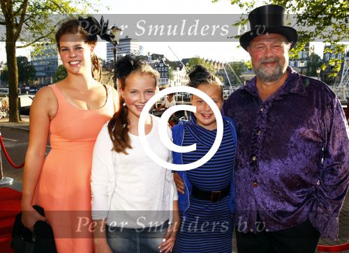 Amsterdam 3 september 2013
Premiere Stiletto in Carre.
Bert Simhoffer met vrouw en dochters