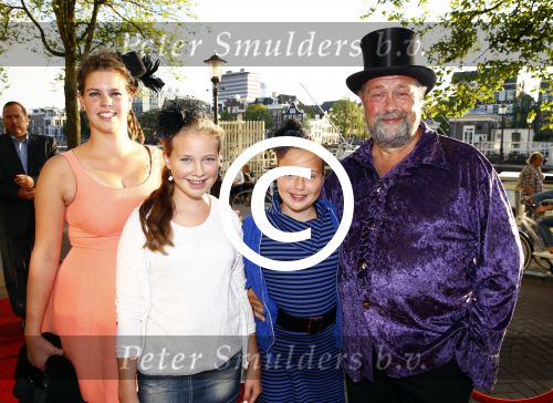 Amsterdam 3 september 2013
Premiere Stiletto in Carre.
Bert Simhoffer met vrouw en dochters