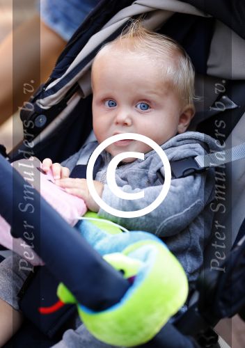 Hoorn 15 augustus 2013
Sonja Bakker met Jan Reus en alle kinderen op de kermis in Hoorn. Ook baby Bram is erbij.
Peter Smulders bv