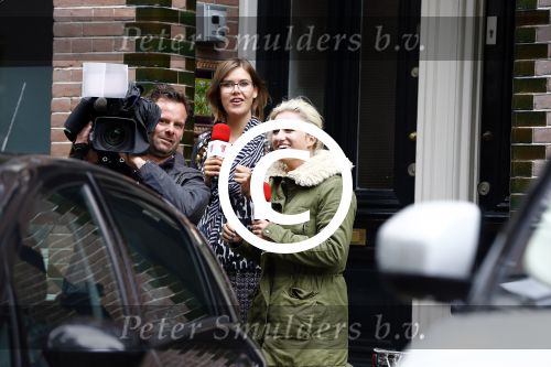 Amsterdam 10 september 2013
Opnames waar rook is zijn Britt en Ymke die aanbellen bij Bridget Maasland
voor hun programma