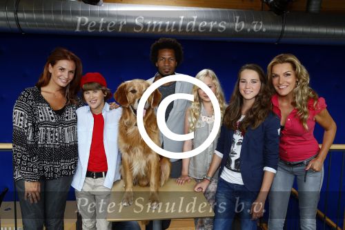 Hilversum 22 augustus 2013
Presentatie tros serie Caps Club met daarin de acteurs Tom v Hulle Sam de Graaff Charlotte Heesters Leontine Borsato Mike Libanon en Leona Philipo . Lucille Werner heeft het bedacht.
Peter Smulders bv