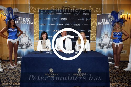 Amsterdam 8 augustus 2013
Gerard Joling en Caren Maywood en Alice Maywood tijdens persconferentie in het Amstel hotel waar ze aankondigen weer op te gaan treden tijdens concert Gerad Joling in het ziggo dome.
Peter Smulders bv