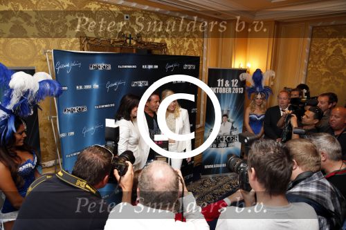 Amsterdam 8 augustus 2013
Gerard Joling en Caren Maywood en Alice Maywood tijdens persconferentie in het Amstel hotel waar ze aankondigen weer op te gaan treden tijdens concert Gerad Joling in het ziggo dome.
Peter Smulders bv