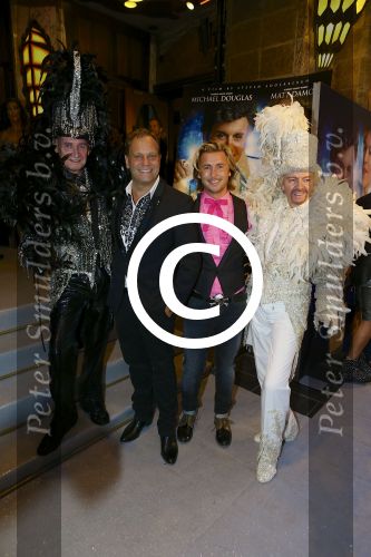AMSTERDAM - Bij het Tuschinski Theater is de premiere van Behind the Candelabra. Met op de rode loper  Carlo Boszhard met partner