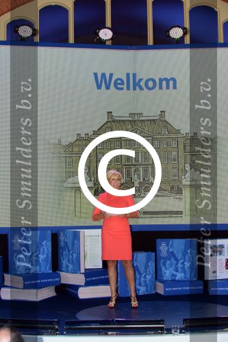 Apeldoorn 5 september 2013
Presentatie van het Droomboek aan Koning Willem Alexander en Koningin Maxima op paleis het Loo.
Foto Peter Smulders BV