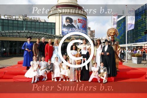 Scheveningen 30 augustus 2013
20 jarig bestaan van het circustheater in Scheveningen.
alle artiesten waaronder Joke de Kruijf, Ben Cramer, Linda Wagenmakers, Maaike Widdershoven, Antje Monteiro, kinderen Von Trapp, Edwin Jonker, Carlo Boszhard, Jorge Verkroost, Hajo Bruins, Dave Dekker, Susanne de Heij, Willemijn Verkaik, Chantal Janzen, Simone Kleinsma en Carolina Dijkhuizen samen met Joop en Janine van den Ende