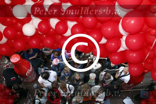 Amsterdam 14 augustus 2013
Ruud Feltkamp opent the concept store van Coca cola op de kalverstraat. Ben Saunders is ook aanwezig.
Peter Smulders bv