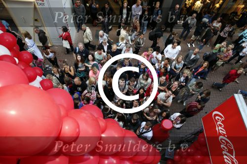 Amsterdam 14 augustus 2013
Ruud Feltkamp opent the concept store van Coca cola op de kalverstraat. Ben Saunders is ook aanwezig.
Peter Smulders bv
