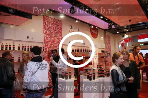 Amsterdam 14 augustus 2013
Ruud Feltkamp opent the concept store van Coca cola op de kalverstraat. Ben Saunders is ook aanwezig.
Peter Smulders bv
