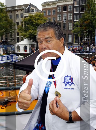Amsterdam 8 september 2013
Amsterdam city swim door de grachten met diverse bn ers.
Emile Ratelband