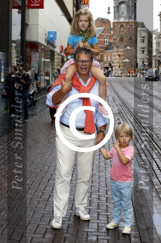 Amsterdam 31 augustus 2013
Premiere Piet Piraat in Tuschinski.
Emile Ratelband met zoon en dochter