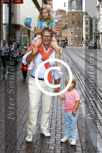 Amsterdam 31 augustus 2013
Premiere Piet Piraat in Tuschinski.
Emile Ratelband met zoon en dochter
