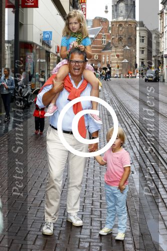 Amsterdam 31 augustus 2013
Premiere Piet Piraat in Tuschinski.
Emile Ratelband met zoon en dochter