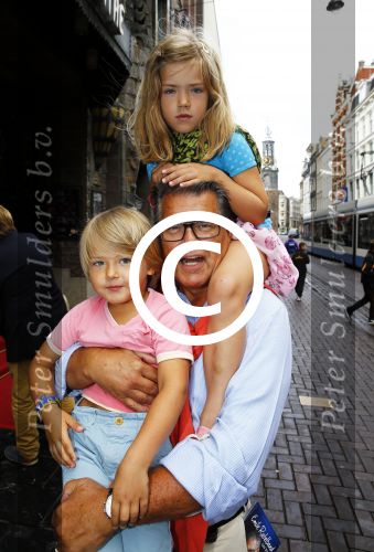 Amsterdam 31 augustus 2013
Premiere Piet Piraat in Tuschinski.
Emile Ratelband met zoon en dochter