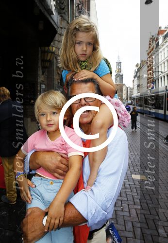Amsterdam 31 augustus 2013
Premiere Piet Piraat in Tuschinski.
Emile Ratelband met zoon en dochter