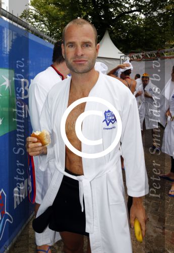 Amsterdam 8 september 2013
Amsterdam city swim door de grachten met diverse bn ers.
Erben Wennemars