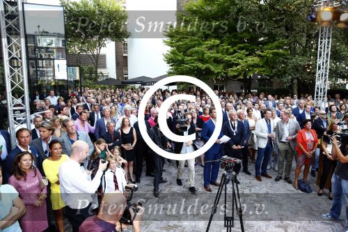 Amsterdam 5 september 2013
Opening nieuwe eyeworks pand met Reinout en Danielle Oerlemans (met kinderen) en burgemeester Eberhard v d Laan