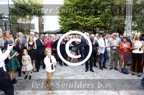 Amsterdam 5 september 2013
Opening nieuwe eyeworks pand met Reinout en Danielle Oerlemans (met kinderen) en burgemeester Eberhard v d Laan
