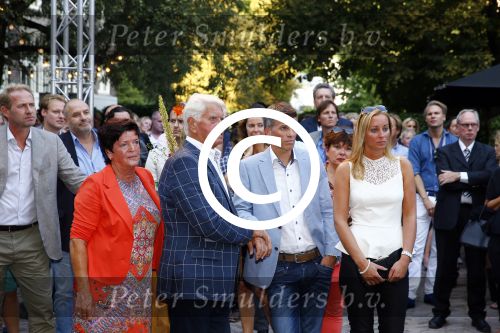 Amsterdam 5 september 2013
Opening nieuwe eyeworks pand met Reinout en Danielle Oerlemans (met kinderen) en burgemeester Eberhard v d Laan. ouder en broer Danielle