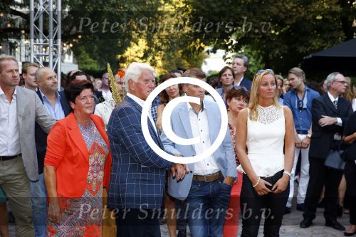 Amsterdam 5 september 2013
Opening nieuwe eyeworks pand met Reinout en Danielle Oerlemans (met kinderen) en burgemeester Eberhard v d Laan. ouder en broer Danielle
