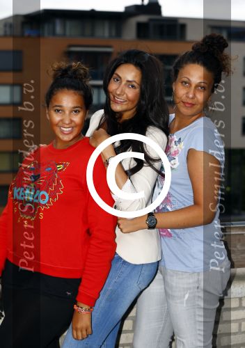 Amsterdam 1 september 2013
Ruud Gullit viert zijn 51e verjaardag thuis met zijn moeder zijn vriendin Maggie Jiminez en zijn kinderen Felicity Jermaine Joelle en Maxim