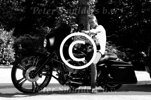 Amsterdam 5 september 2013
Ferry Doedens bij Buddha to Buddha en op Buddha to Buddha Harley Davidson.