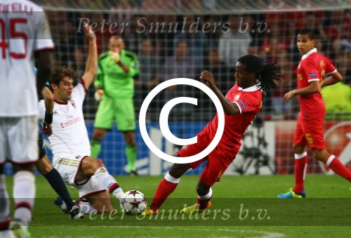 Eindhoven, 20 Augustus 2013
3e Voorronde CL PSV-AC Milan, eindstand 1-1
Florian Jozefzoon in duel met Andrea Poli
Foto Peter Smulders BV