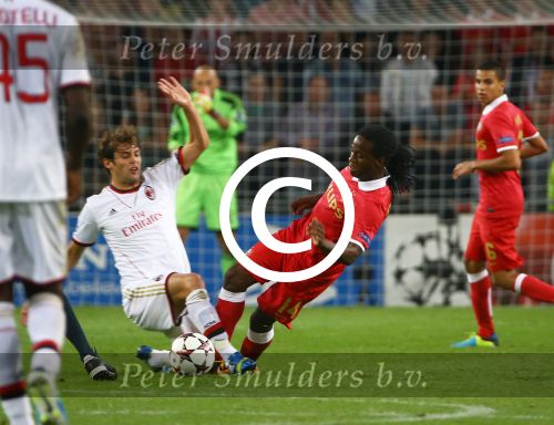 Eindhoven, 20 Augustus 2013
3e Voorronde CL PSV-AC Milan, eindstand 1-1
Florian Jozefzoon in duel met Andrea Poli
Foto Peter Smulders BV
