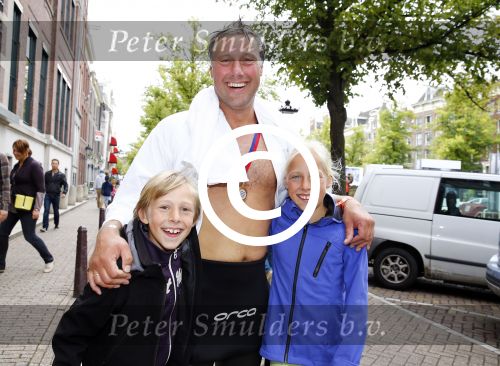 Amsterdam 8 september 2013
Amsterdam city swim door de grachten met diverse bn ers.
Floris Jan Bovelander met kinderen