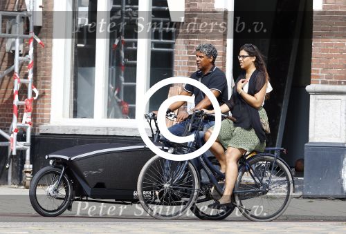 Amsterdam 6 september 2013
Frank Rijkaard met zijn dochter Lindsay op de fiets